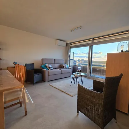 Lägenhet Cozy With Sea View And Parking Place Bredene