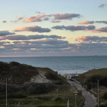 Cozy With Sea View And Parking Place Apartmán